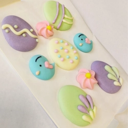 Posypka ozdoby na tort jajeczka cukrowe beziki pastelowe dekoracje świąteczne Wielkanoc 9 sztuk