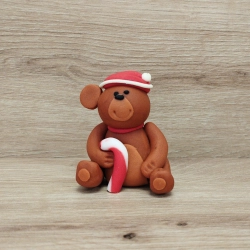 Figurka świąteczna cukrowa miś w czapce Mikołaja brązowy Boże Narodzenie