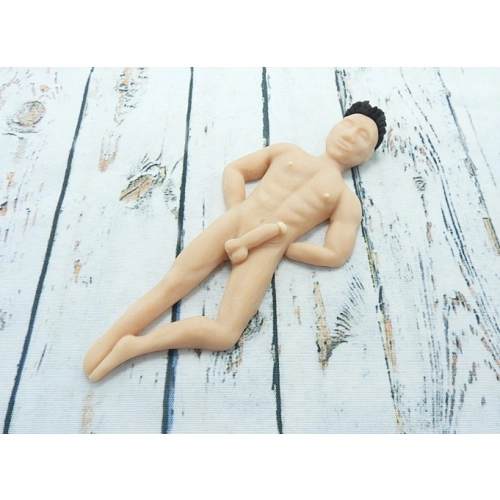Figurka cukrowa leżący mężczyzna brunet do dekoracji tortu 18+ ozdoby na tort dekoracje urodzinowe