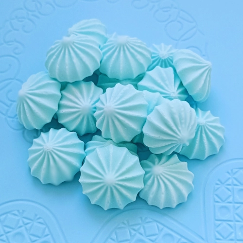 Posypka na tort bezy cukrowe niebieskie beziki mini ozdoby 50g 19szt