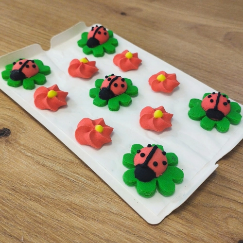 Dekoracje cukrowe na tort 11 sztuk biedronka listki kwiaty na babeczki urodziny