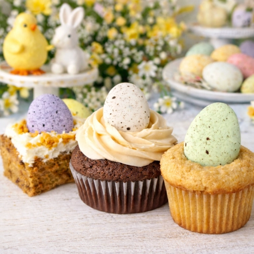 Posypka ozdoby na tort jajeczka cukrowe beziki nakrapiane pastelowe dekoracje świąteczne 6 sztuk