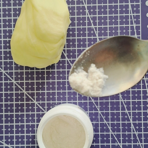 Lukier plastyczny masa cukrowa do dekoracji tortu ciast kolor czerwony 250g