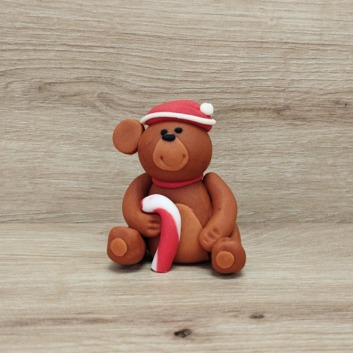 Figurka świąteczna cukrowa miś w czapce Mikołaja brązowy Boże Narodzenie