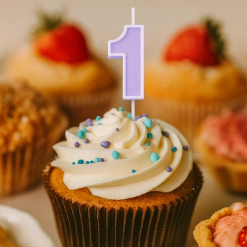 Świeczka na tort fioletowa cyfra 1 świeczki urodzinowe ozdobne roczek 1 sztuka